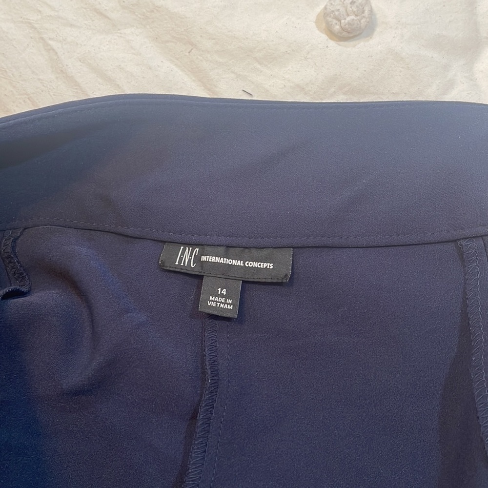 NWOT Size 14 International Concepts Navy Blue 88% polyester w/ ruffles on back☘️ - Picture 8 of 9